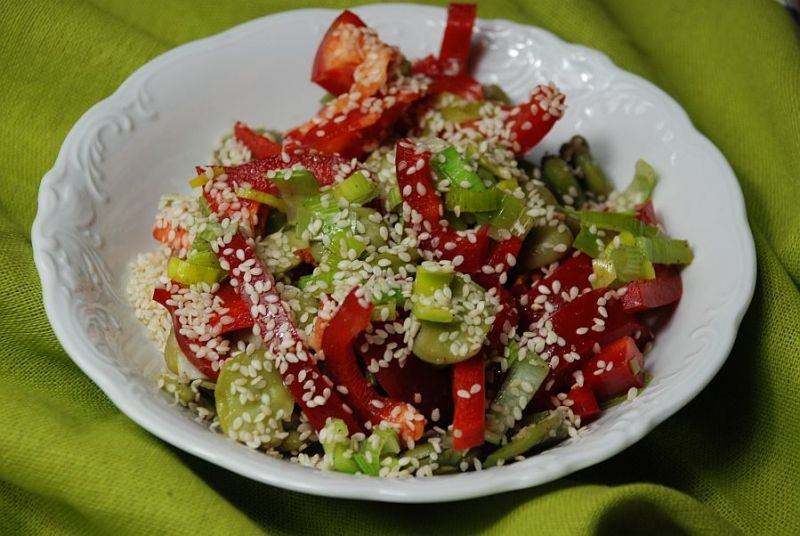 Sałatka z bobu z sezamem Sałatka z bobu z sezamem