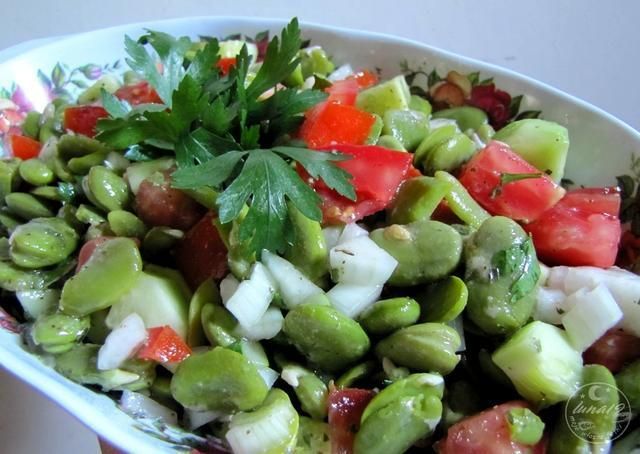 Sałatka z bobu z sosem vinaigrette