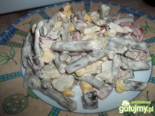 Sałatka z boczkiem i fasolką 