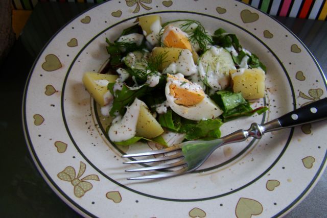 Sałatka z botwinki i jajka