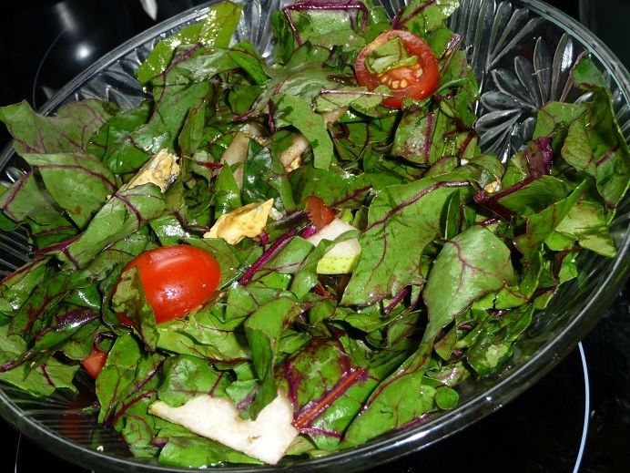 Sałatka z botwinki z gruszką i serem