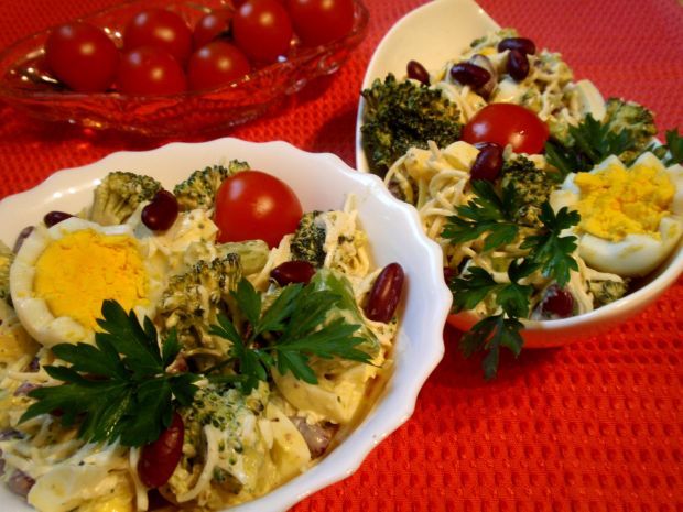 Sałatka z brokuła i czerwonej fasolki Sałatka z brokuła i czerwonej fasolki