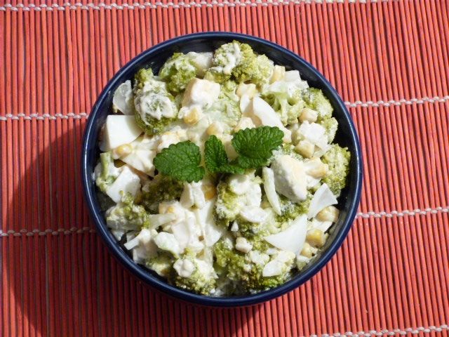 Sałatka z brokuła i kukurydzy