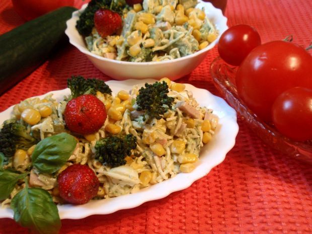 Sałatka z brokuła i szynki