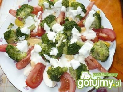 Sałatka z brokułami i jajkiem Sałatka z brokułami i jajkiem