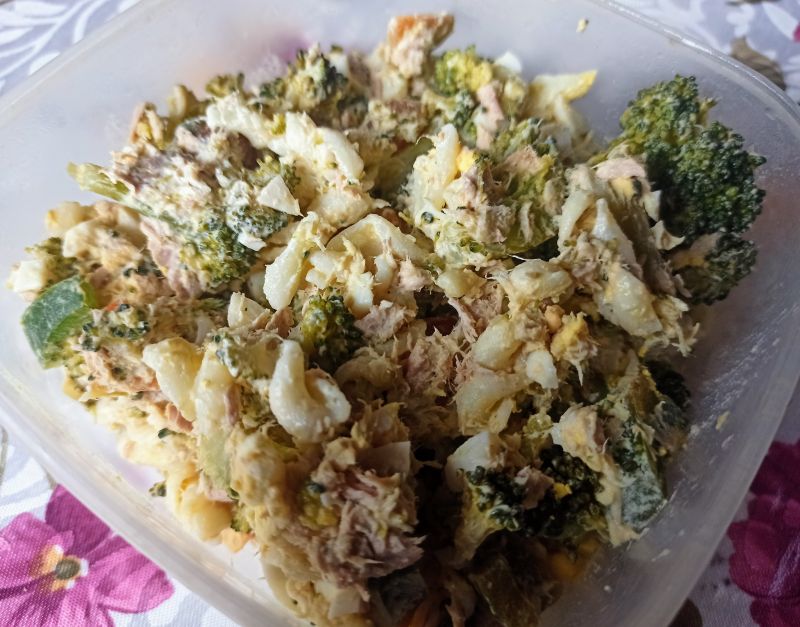 Sałatka z brokułami i tuńczykiem Sałatka z brokułami i tuńczykiem