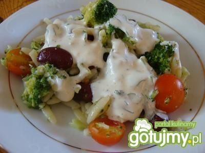 Sałatka z brokułem i czerwoną fasolą Sałatka z brokułem i czerwoną fasolą