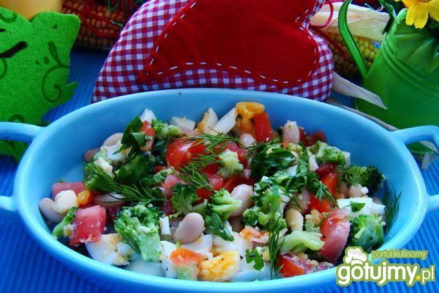 Sałatka z brokułem i jajkiem 