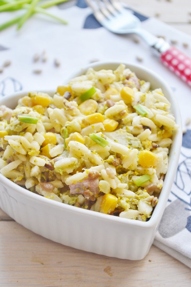 Sałatka z brokułem i prażonym słonecznikiem Sałatka z brokułem i prażonym słonecznikiem