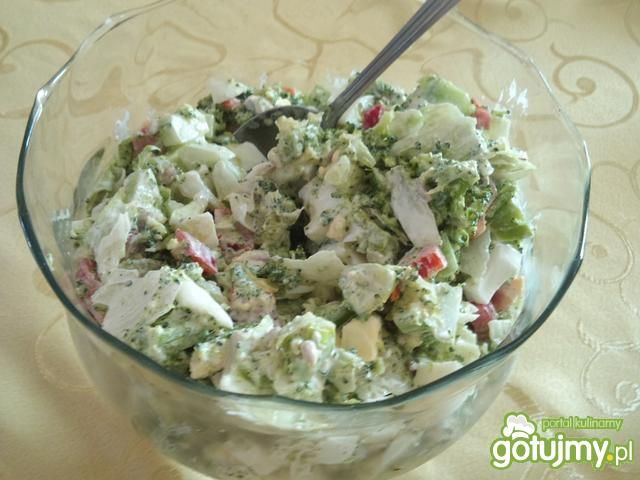 Sałatka z brokułem i sałatą