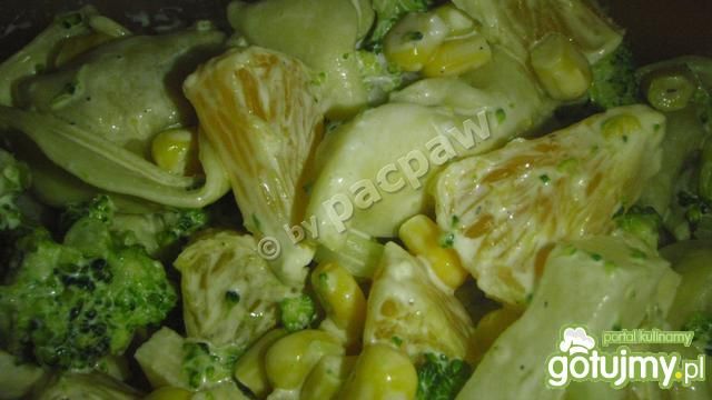 Sałatka z brokułem i tortellini