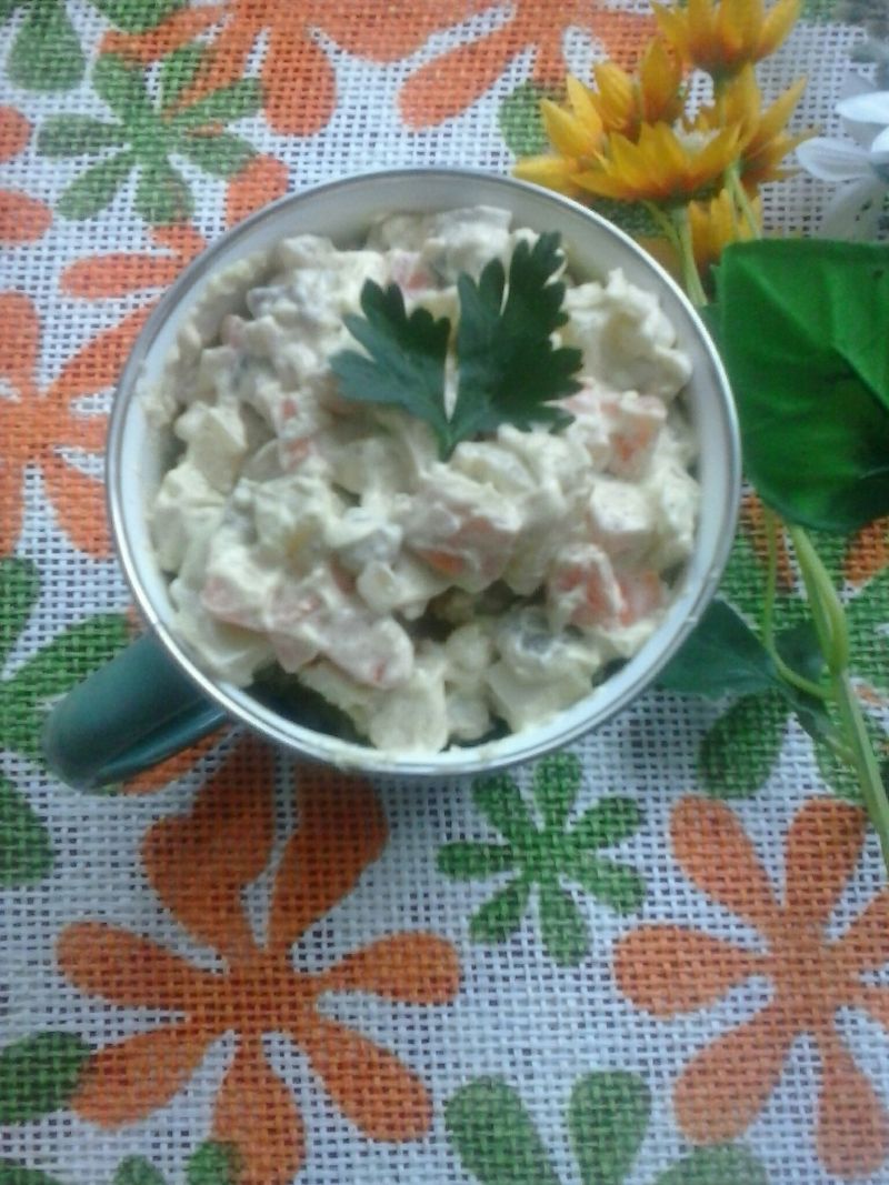 Sałatka z brzuszka łososia z avokado i marchewką