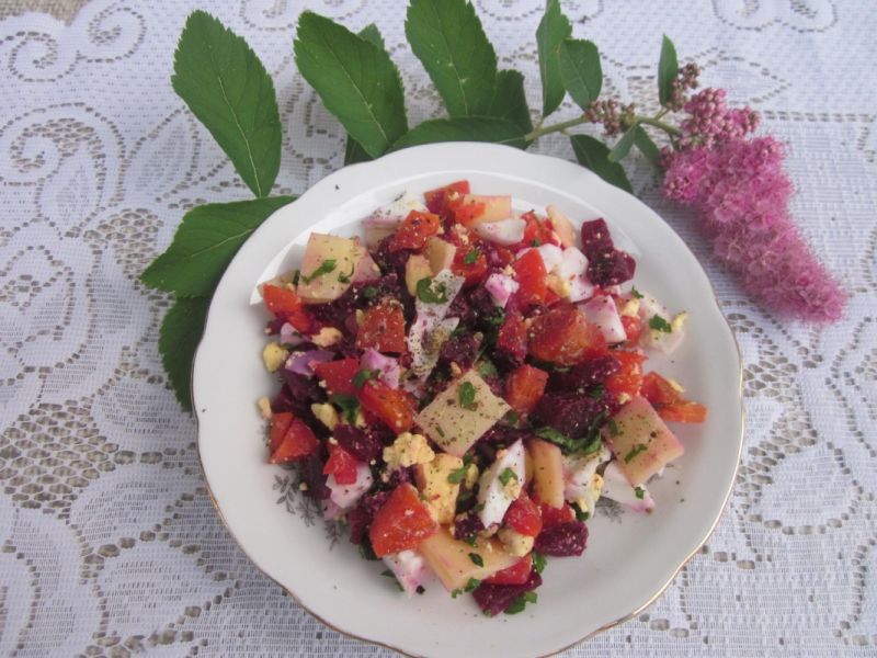 Sałatka z buraczkami czerwonymi Sałatka z buraczkami czerwonymi