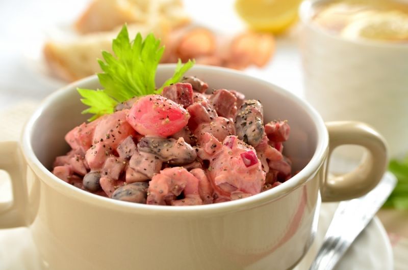 Sałatka z buraczkami konserwowymi Sałatka z buraczkami konserwowymi