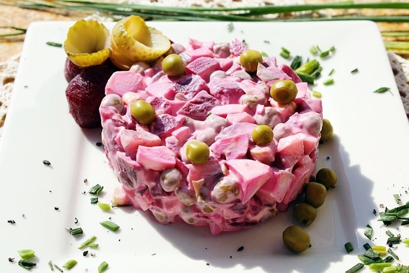 Sałatka z buraczków marynowanych (z jajkiem) Sałatka z buraczków marynowanych (z jajkiem)