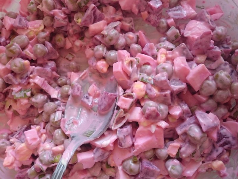 Sałatka z buraczków marynowanych (z jajkiem) Sałatka z buraczków marynowanych (z jajkiem)