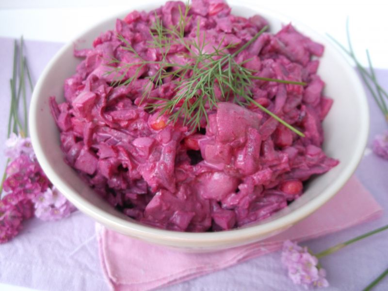 Sałatka z buraczków, pieczarek i jajek