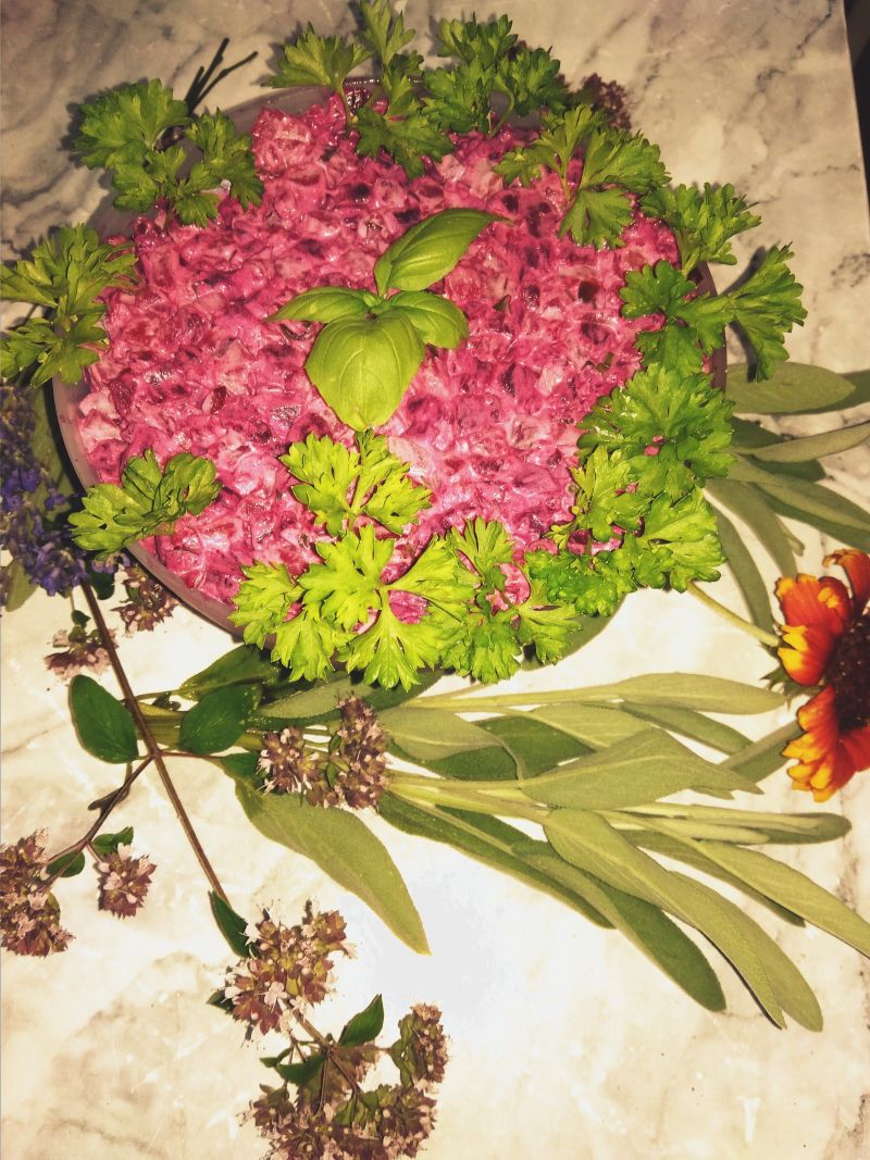 Sałatka z buraczków wg. tomeo prosta i smaczna. Sałatka z buraczków wg. tomeo prosta i smaczna.