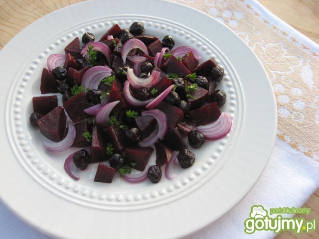 Sałatka z buraczków z aronią w rumie
