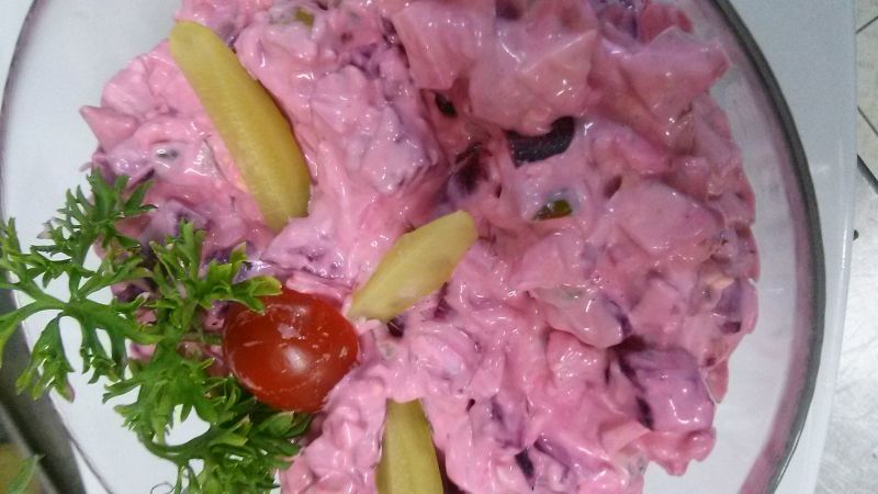 Sałatka z buraczków z korniszonem. Sałatka z buraczków z korniszonem.