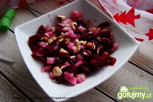 Sałatka z buraczków z orzechami 