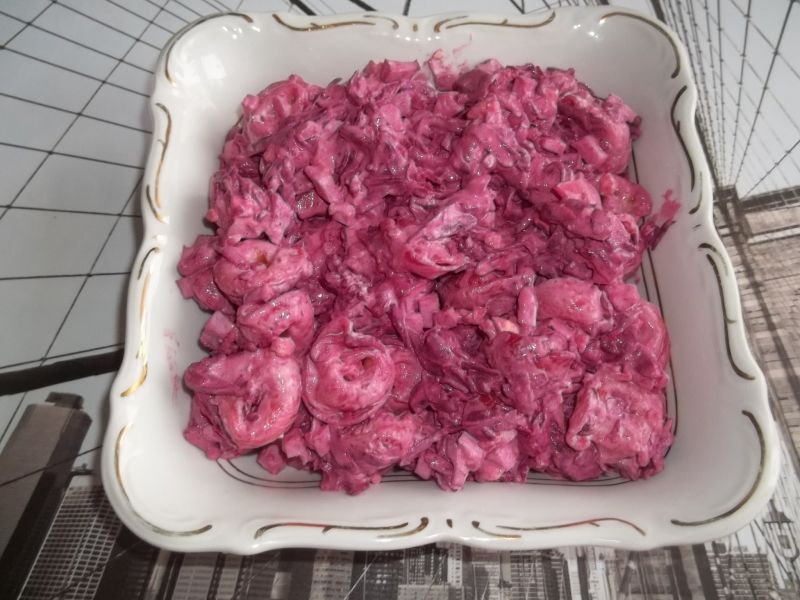 Sałatka z buraczków z tortellini Sałatka z buraczków z tortellini
