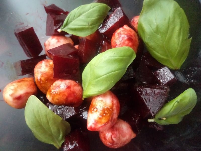 Sałatka z buraka i mozzarelli