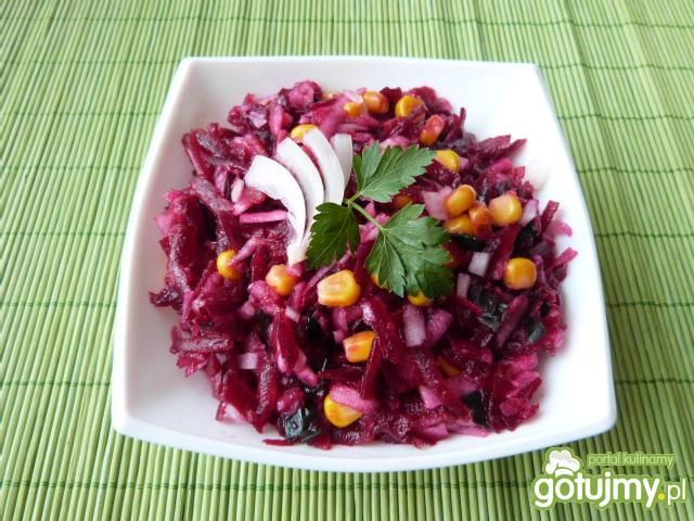 Sałatka z buraków czerwonych z kukurydzą