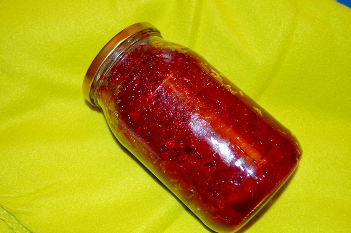 Sałatka z buraków i zielonej papryki na zimę 