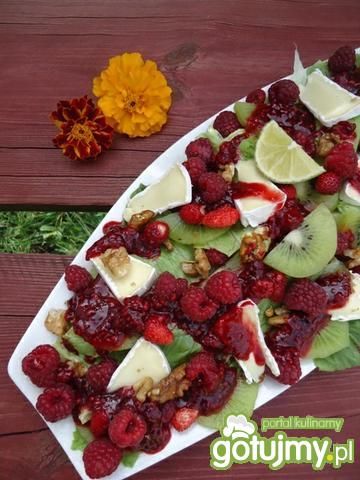 Sałatka z camembertem i malinami Sałatka z camembertem i malinami