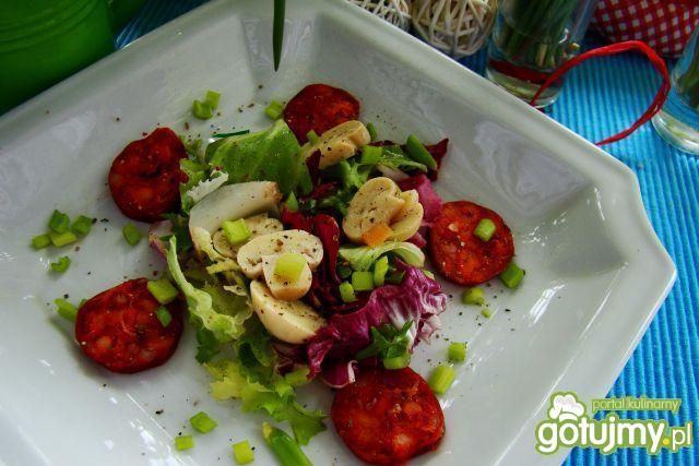 Sałatka z chorizo i pieczarek  Sałatka z chorizo i pieczarek