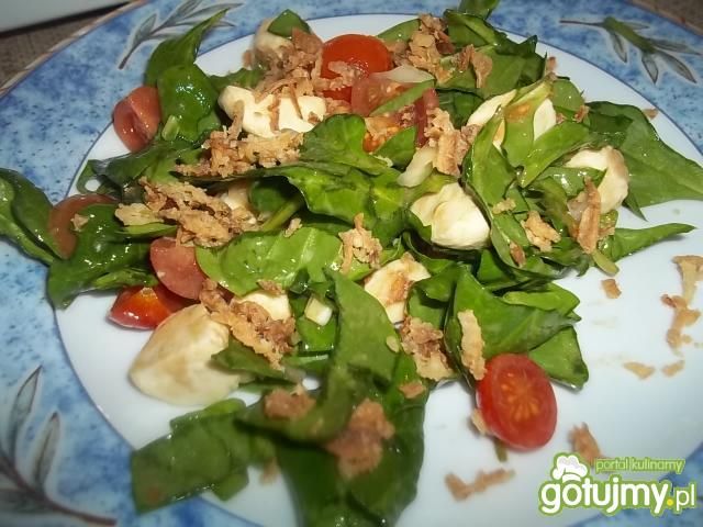 Sałatka z chrupiącym akcentem Sałatka z chrupiącym akcentem