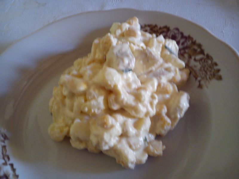 Sałatka z chrzanem i kukurydzą Sałatka z chrzanem i kukurydzą