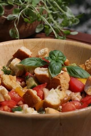 Sałatka z ciabatą Sałatka z ciabatą