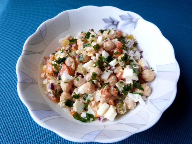 Sałatka z ciecierzycą