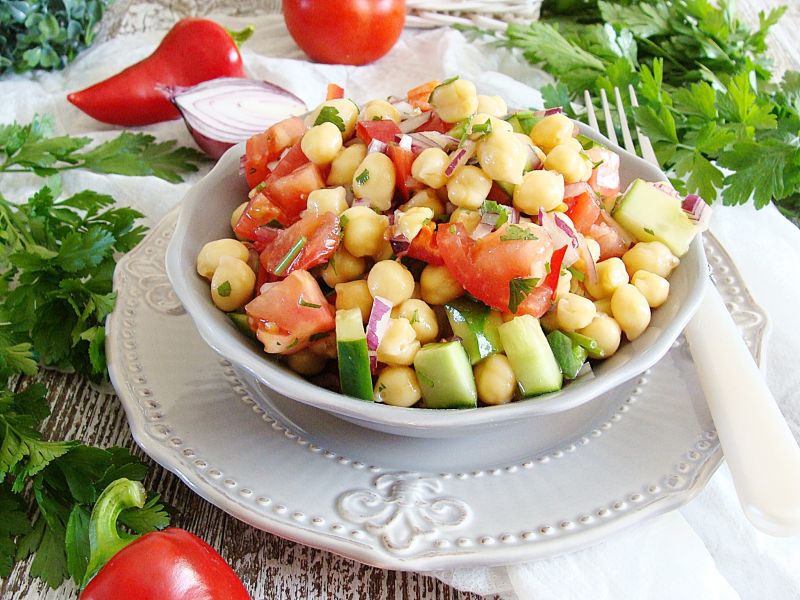 Sałatka z ciecierzycą