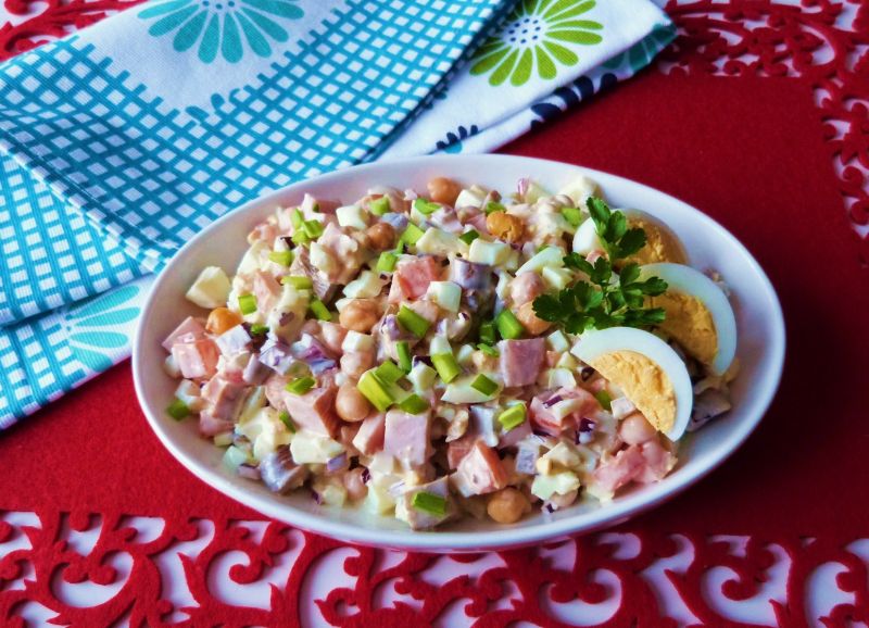 Sałatka z ciecierzycą