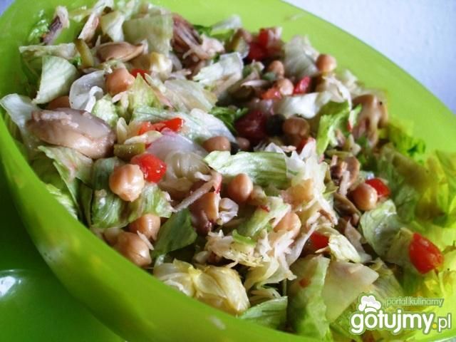 Sałatka z ciecierzycą i pieczarkami Sałatka z ciecierzycą i pieczarkami