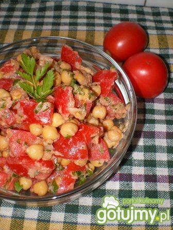 Sałatka z ciecierzycą i tuńczykiem Sałatka z ciecierzycą i tuńczykiem