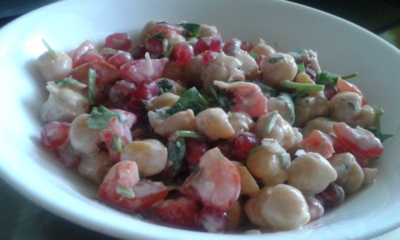 Sałatka z ciecierzycy z granatem