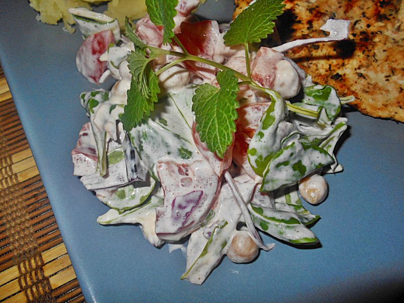 Sałatka z cieciorką i roszponką