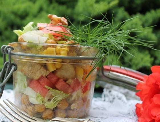 Sałatka z cieciorki, kurczaka i arbuza