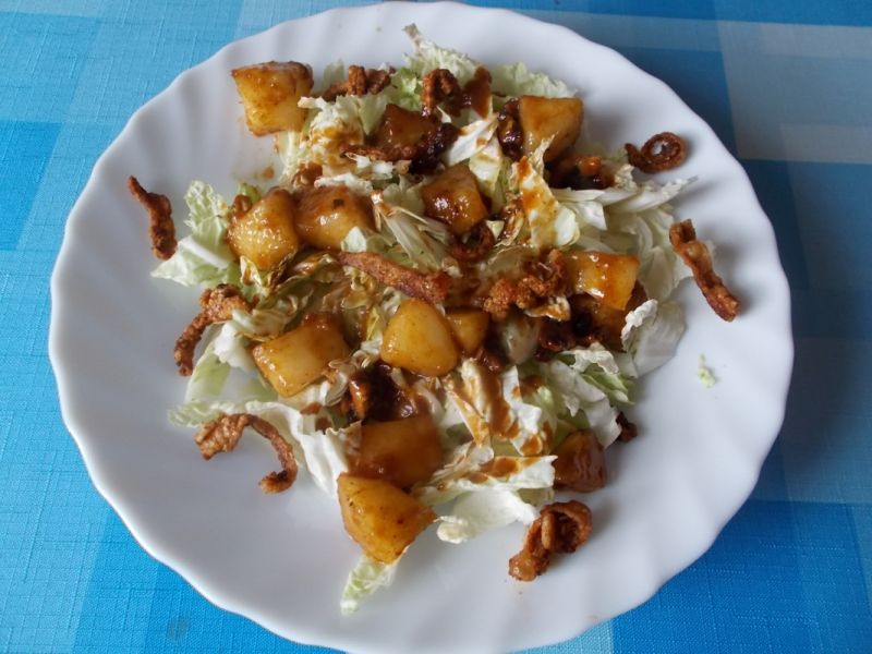 Sałatka z ciepłymi gruszkami na miodzie Sałatka z ciepłymi gruszkami na miodzie