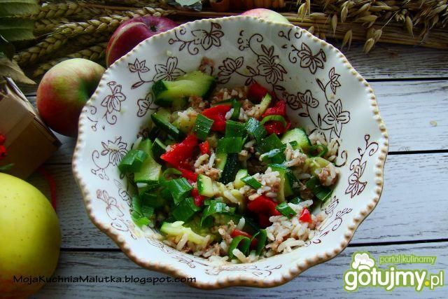 Sałatka z cukini  i tuńczyka Sałatka z cukini  i tuńczyka