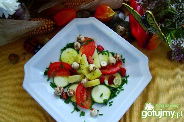 Sałatka z cukini z poziomnkami  Sałatka z cukini z poziomnkami