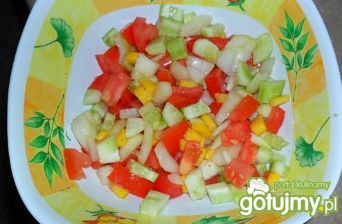 Sałatka z cukinią i pomidorem