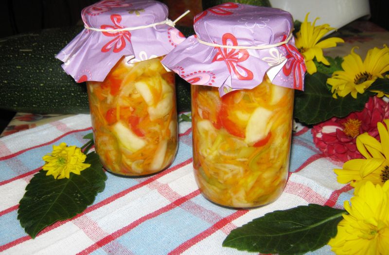 Sałatka z cukinii do słoików Sałatka z cukinii do słoików