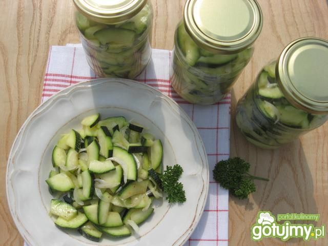 Sałatka z cukinii do słoików 