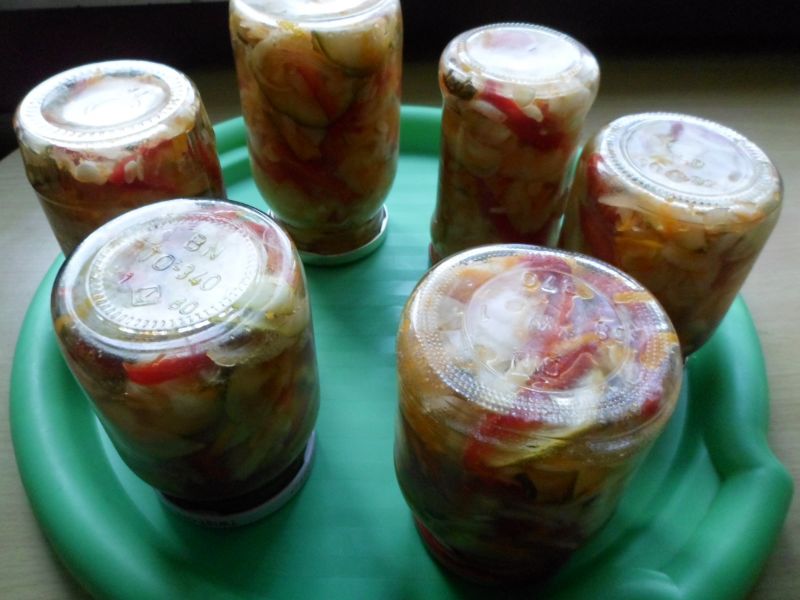 Sałatka z cukinii i papryki Sałatka z cukinii i papryki