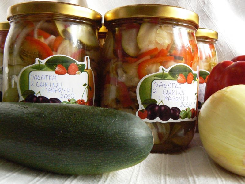 Sałatka z cukinii i papryki